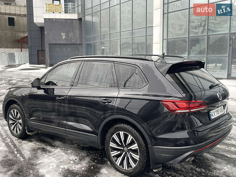 Позашляховик / Кросовер Volkswagen Touareg 2021 в Харкові