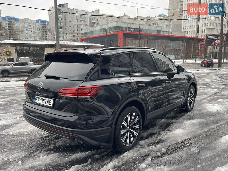 Позашляховик / Кросовер Volkswagen Touareg 2021 в Харкові