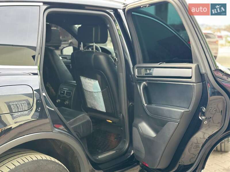 Внедорожник / Кроссовер Volkswagen Touareg 2015 в Первомайске