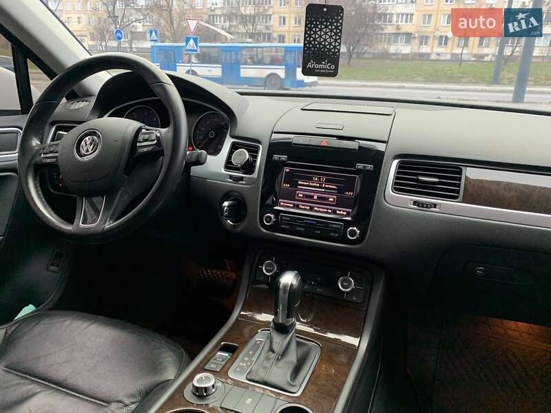 Внедорожник / Кроссовер Volkswagen Touareg 2012 в Днепре