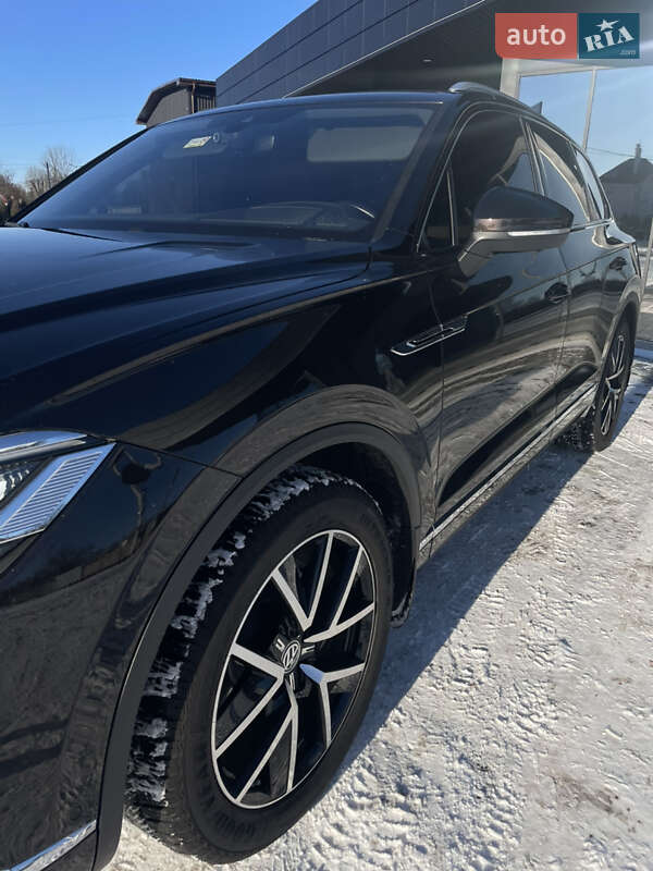 Позашляховик / Кросовер Volkswagen Touareg 2020 в Львові