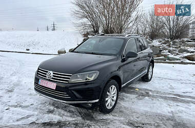 Внедорожник / Кроссовер Volkswagen Touareg 2016 в Днепре