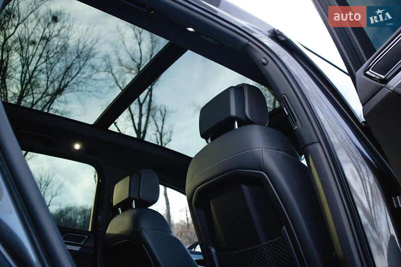 Внедорожник / Кроссовер Volkswagen Touareg 2019 в Киеве