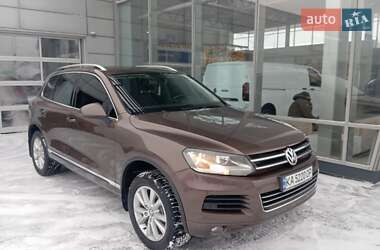 Внедорожник / Кроссовер Volkswagen Touareg 2013 в Киеве