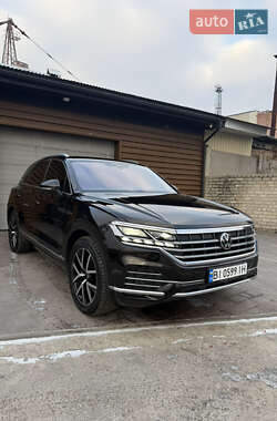 Позашляховик / Кросовер Volkswagen Touareg 2020 в Полтаві