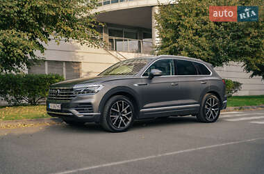Внедорожник / Кроссовер Volkswagen Touareg 2020 в Киеве