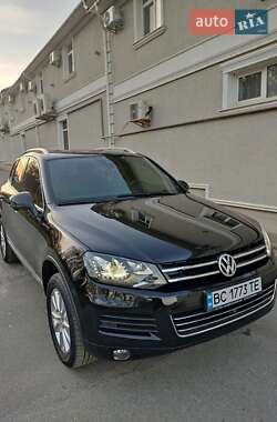 Позашляховик / Кросовер Volkswagen Touareg 2012 в Львові