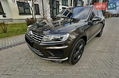 Внедорожник / Кроссовер Volkswagen Touareg 2016 в Киеве