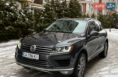 Внедорожник / Кроссовер Volkswagen Touareg 2015 в Киеве