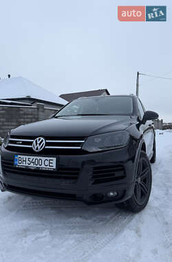Внедорожник / Кроссовер Volkswagen Touareg 2013 в Киеве