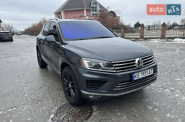 Позашляховик / Кросовер Volkswagen Touareg 2015 в Кам'янському