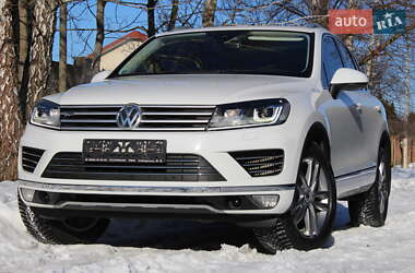 Внедорожник / Кроссовер Volkswagen Touareg 2015 в Ровно