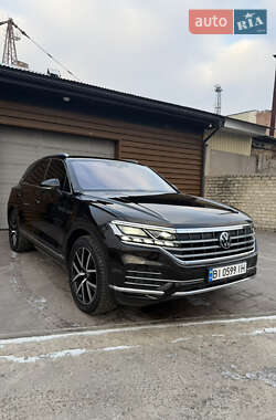Позашляховик / Кросовер Volkswagen Touareg 2020 в Полтаві