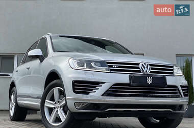 Внедорожник / Кроссовер Volkswagen Touareg 2016 в Днепре