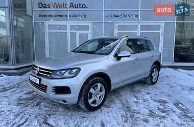 Внедорожник / Кроссовер Volkswagen Touareg 2013 в Киеве