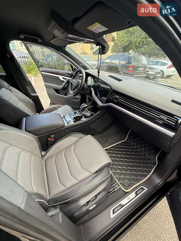 Внедорожник / Кроссовер Volkswagen Touareg 2023 в Киеве
