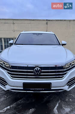 Позашляховик / Кросовер Volkswagen Touareg 2023 в Києві