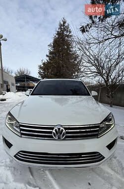 Внедорожник / Кроссовер Volkswagen Touareg 2016 в Хмельнике