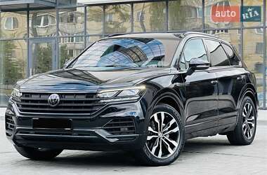 Внедорожник / Кроссовер Volkswagen Touareg 2018 в Днепре