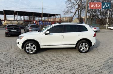 Внедорожник / Кроссовер Volkswagen Touareg 2014 в Ужгороде