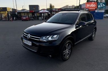 Внедорожник / Кроссовер Volkswagen Touareg 2013 в Киеве
