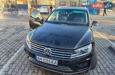 Внедорожник / Кроссовер Volkswagen Touareg 2015 в Житомире
