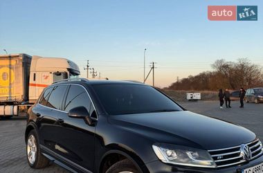 Позашляховик / Кросовер Volkswagen Touareg 2016 в Горохові