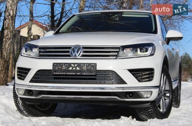 Позашляховик / Кросовер Volkswagen Touareg 2015 в Рівному