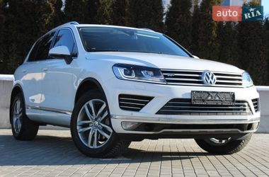 Внедорожник / Кроссовер Volkswagen Touareg 2015 в Ровно