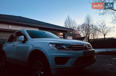 Позашляховик / Кросовер Volkswagen Touareg 2017 в Києві