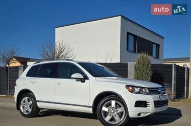 Позашляховик / Кросовер Volkswagen Touareg 2014 в Києві