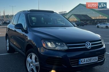 Позашляховик / Кросовер Volkswagen Touareg 2014 в Києві