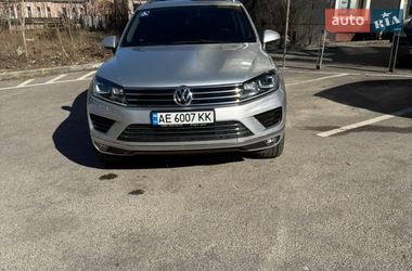 Внедорожник / Кроссовер Volkswagen Touareg 2014 в Днепре