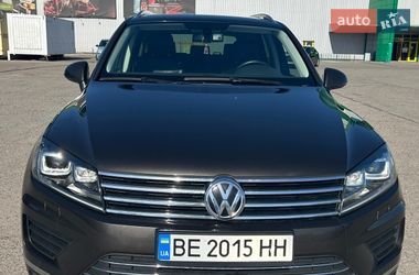 Внедорожник / Кроссовер Volkswagen Touareg 2015 в Николаеве