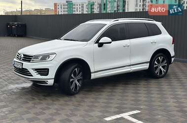 Позашляховик / Кросовер Volkswagen Touareg 2015 в Малині