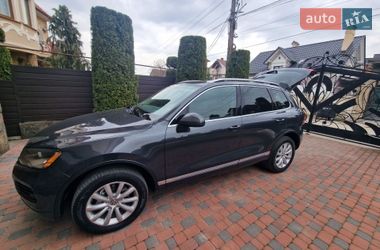 Внедорожник / Кроссовер Volkswagen Touareg 2012 в Черновцах
