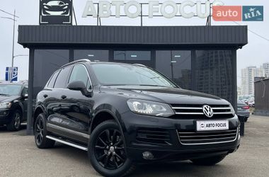 Внедорожник / Кроссовер Volkswagen Touareg 2014 в Киеве