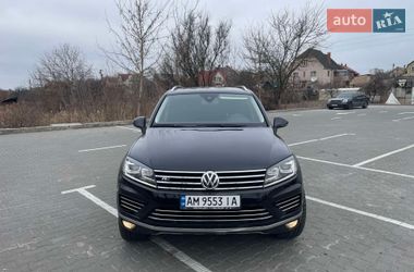 Внедорожник / Кроссовер Volkswagen Touareg 2015 в Киеве