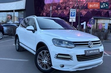 Внедорожник / Кроссовер Volkswagen Touareg 2012 в Киеве
