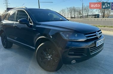 Внедорожник / Кроссовер Volkswagen Touareg 2014 в Днепре