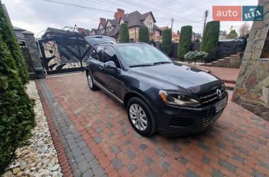 Внедорожник / Кроссовер Volkswagen Touareg 2012 в Черновцах