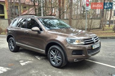 Позашляховик / Кросовер Volkswagen Touareg 2011 в Києві
