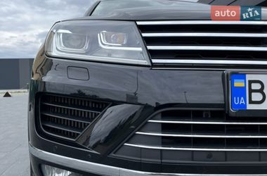 Позашляховик / Кросовер Volkswagen Touareg 2017 в Хмельницькому