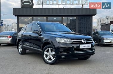 Внедорожник / Кроссовер Volkswagen Touareg 2013 в Киеве