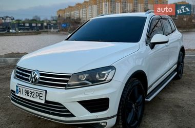 Позашляховик / Кросовер Volkswagen Touareg 2015 в Києві