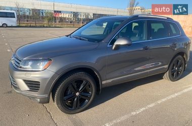 Внедорожник / Кроссовер Volkswagen Touareg 2016 в Вышгороде