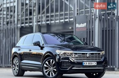 Позашляховик / Кросовер Volkswagen Touareg 2018 в Києві