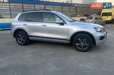 Внедорожник / Кроссовер Volkswagen Touareg 2011 в Киеве