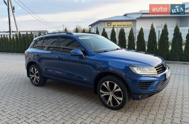 Позашляховик / Кросовер Volkswagen Touareg 2017 в Чернівцях