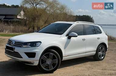 Внедорожник / Кроссовер Volkswagen Touareg 2015 в Малине